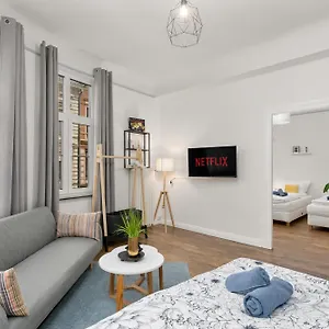 Homey - Im Viertel Mit Parkplatz Apartment