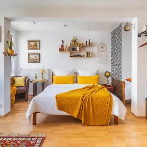 Explorer House Apartment